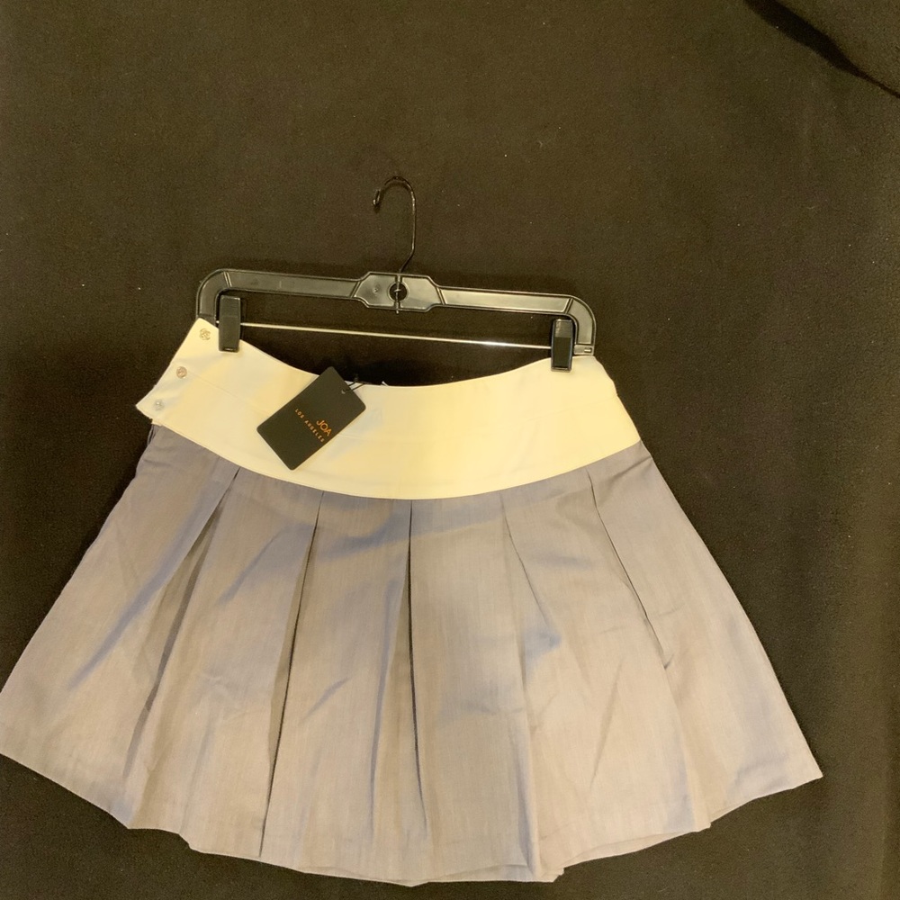 Grey/why.. Tennis length. Box pleat, size L.